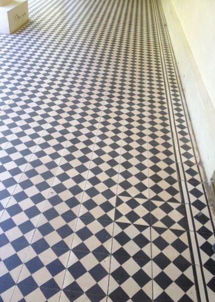 10 Potret lucu salah susun keramik ini bikin yang lihat jengkel