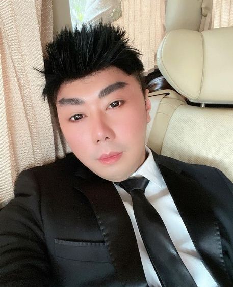 11 Potret transformasi gaya rambut Roy Kiyoshi, antimainstream