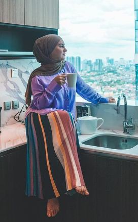 10 Gaya outfit seleb hijabers Tanah Air di keseharian, menginspirasi