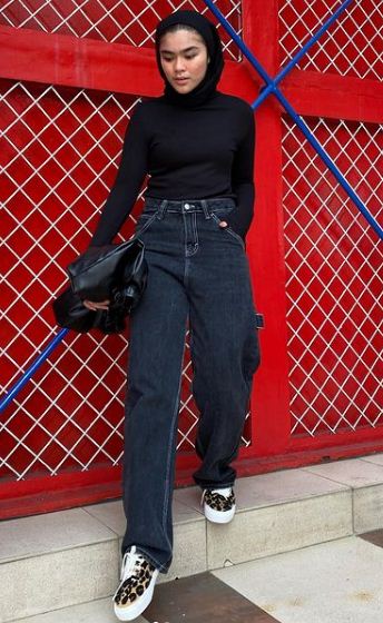 10 Gaya outfit seleb hijabers Tanah Air di keseharian, menginspirasi