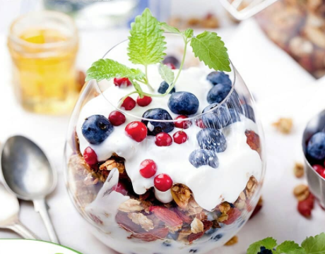 10 Resep olahan yoghurt dan buah segar, enak dan mudah dibuat