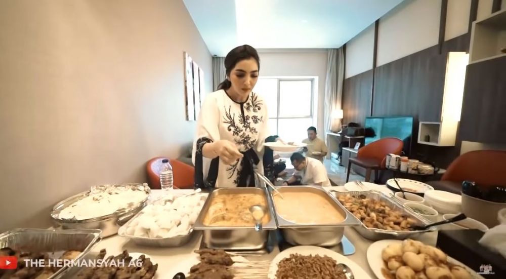 10 Momen Lebaran Ashanty di Dubai, menu makanannya jadi sorotan