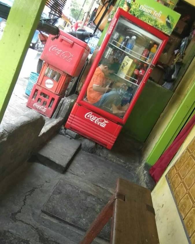 20 Potret lucu isi kulkas ini bikin geleng kepala