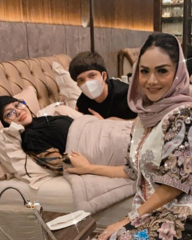 7 Momen Krisdayanti jenguk Aurel saat Lebaran, penuh kehangatan