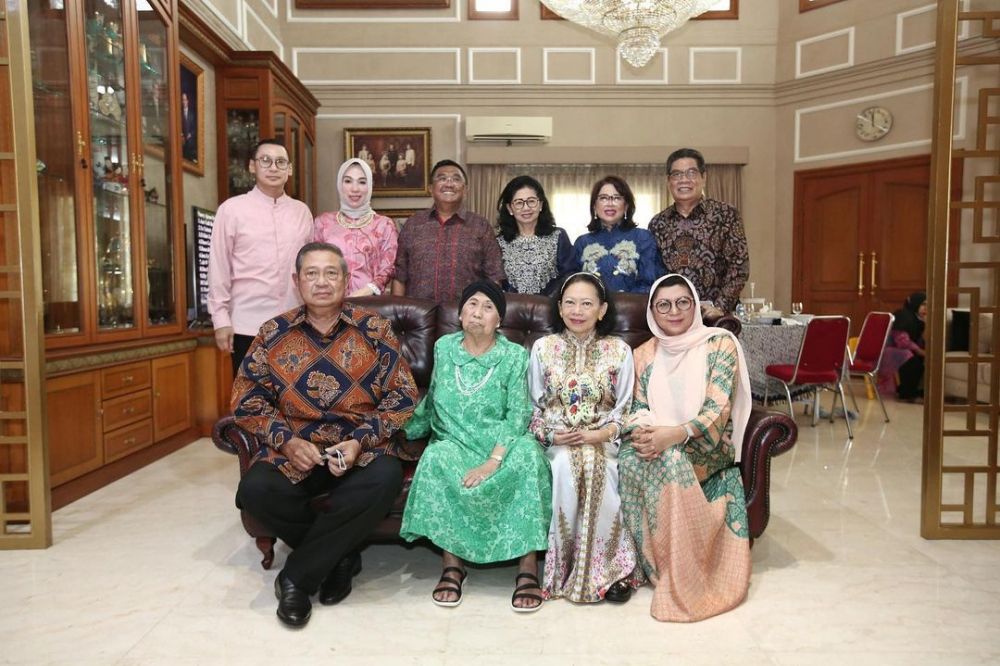 10 Momen keluarga SBY rayakan Lebaran, ziarah ke makam Ani ...