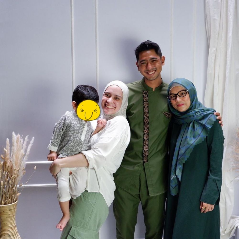 Potret 8 aktor ganteng rayakan Lebaran bareng mertua, curi perhatian