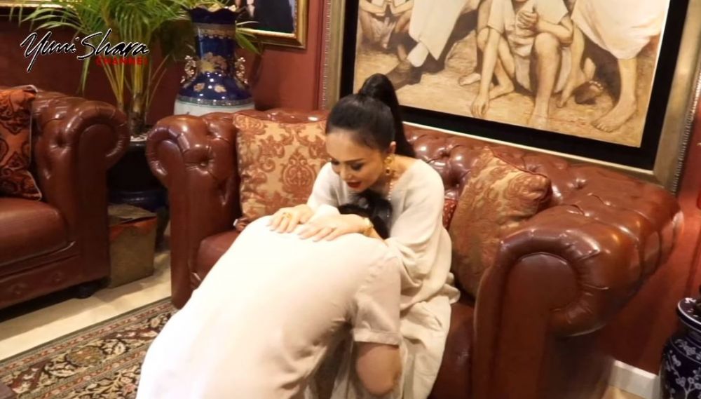 8 Momen Lebaran Yuni Shara dan Krisdayanti, makanannya lengkap banget