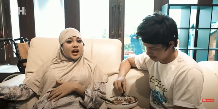 10 Momen Atta setia dampingi Aurel saat sakit, bukti suami siaga