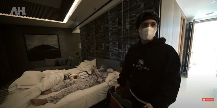 10 Momen Atta setia dampingi Aurel saat sakit, bukti suami siaga