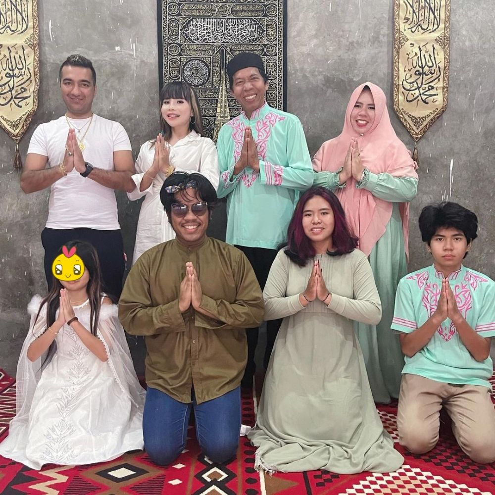 8 Potret Kiwil, Rohimah dan Eva Belisima rayakan Lebaran, jadi sorotan