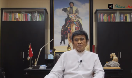 10 Gaya busana pedangdut rayakan Lebaran, Ayu Ting Ting curi perhatian