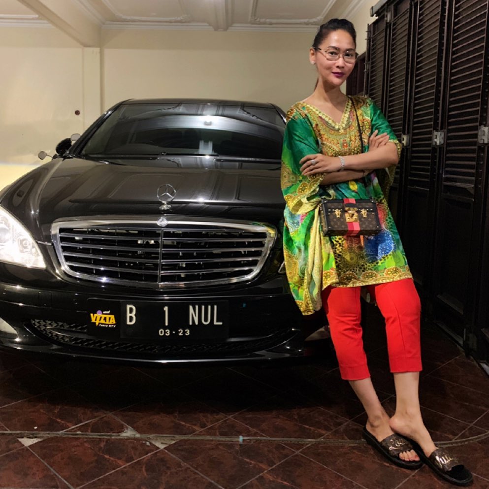 Koleksi mobil 5 pedangdut cantik, punya Iis Dahlia curi perhatian