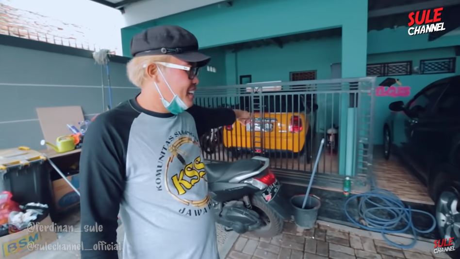 Koleksi mobil 5 pedangdut cantik, punya Iis Dahlia curi perhatian