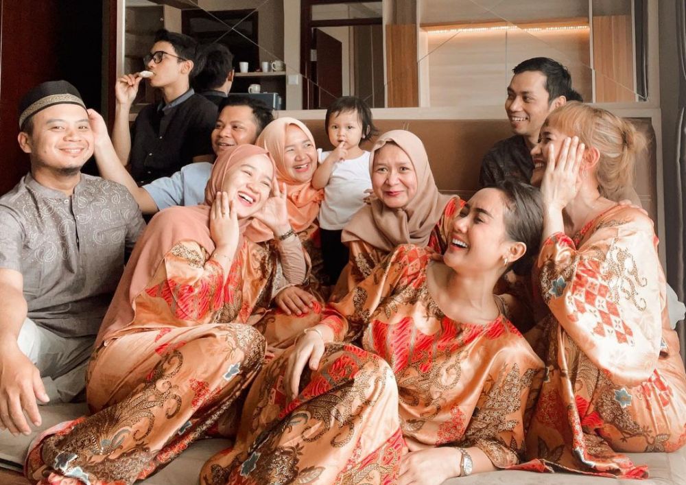 10 Momen Lebaran keluarga pedangdut, Ayu Ting Ting sambil liburan