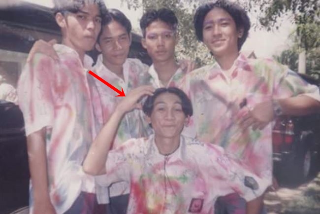 Potret lawas 6 seleb saat kelulusan sekolah, penuh kenangan