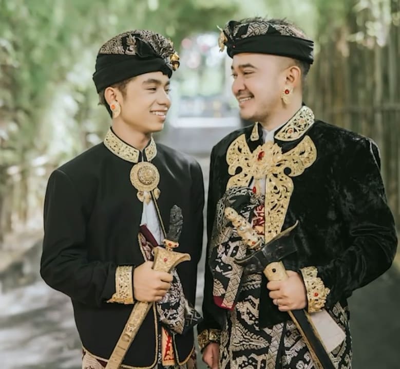 10 Gaya pemotretan keluarga Ruben Onsu pakai baju adat Bali, memukau