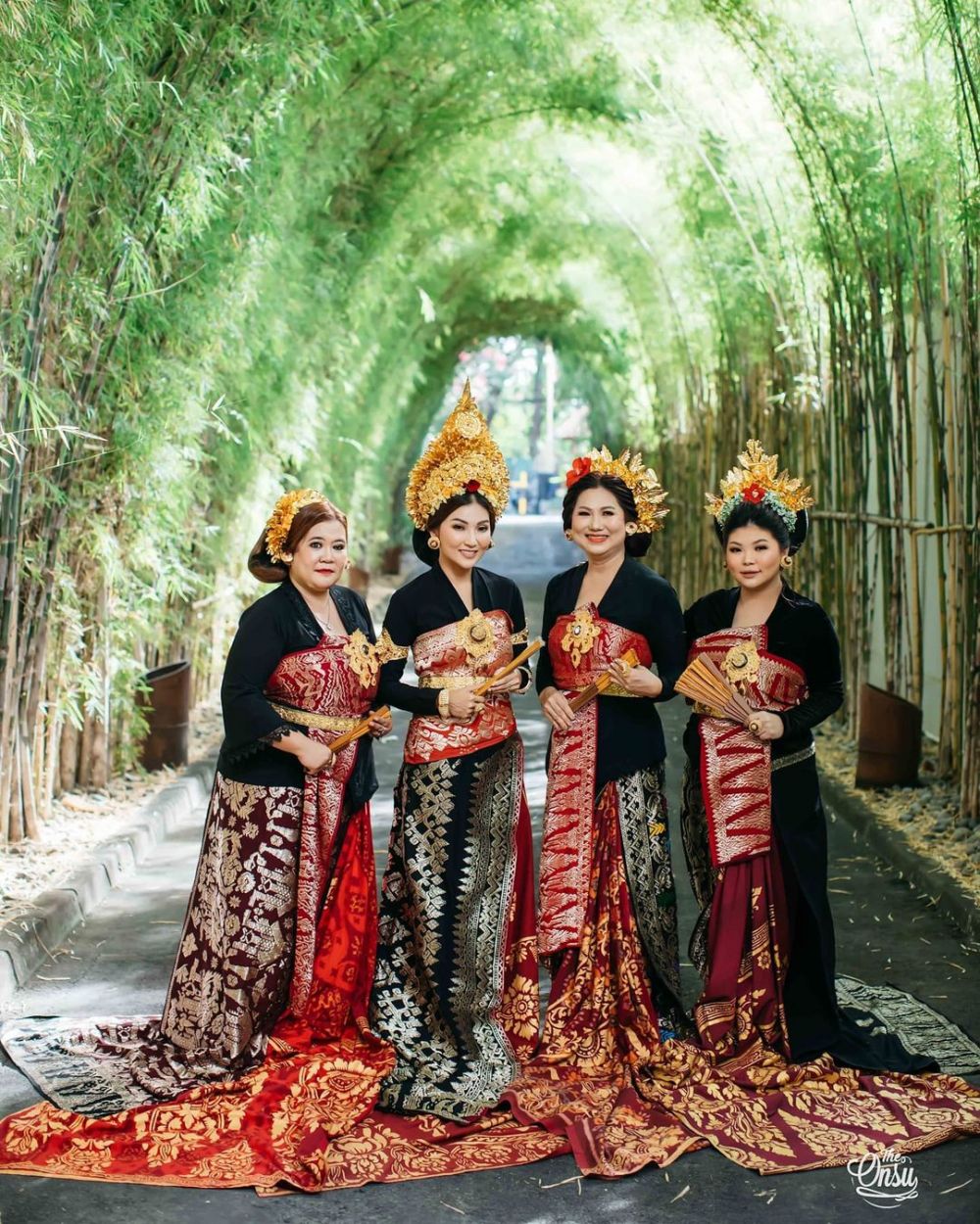 10 Gaya pemotretan keluarga Ruben Onsu pakai baju adat Bali, memukau