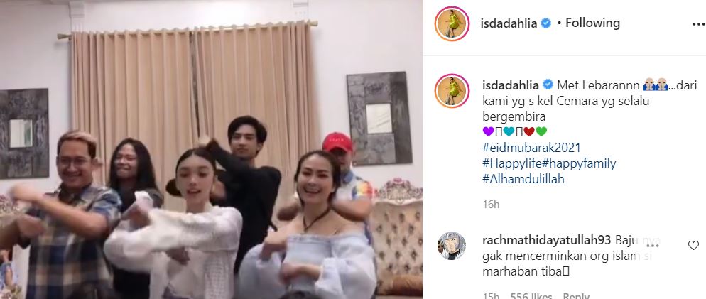 Baju Lebaran dikritik netizen, begini jawaban menohok Iis Dahlia