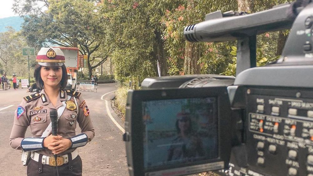 8 Pesona Iptu Vivin, polwan yang disebut mirip Nabila Syakieb