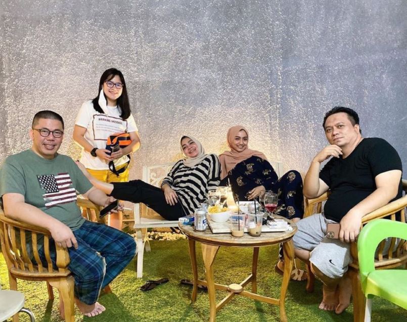 8 Momen kedekatan Rieta Amilia dan anak sambungnya, penuh kasih sayang