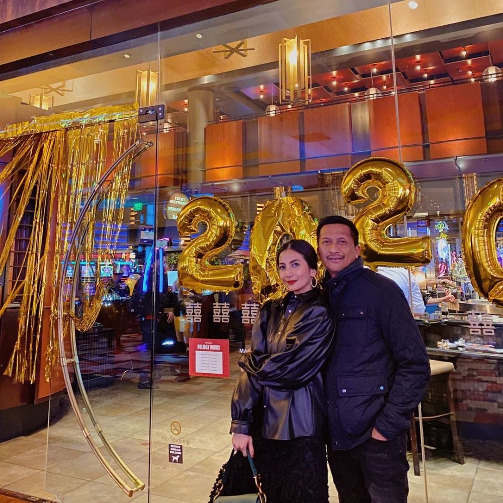 Rayakan anniversary ke-17, ini 10 potret mesra Natasha Dewanti & suami