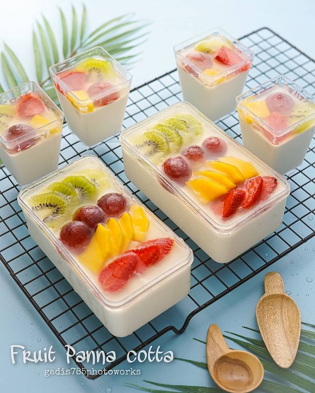 10 Resep panna cotta buah-buahan, lembut dan menyegarkan
