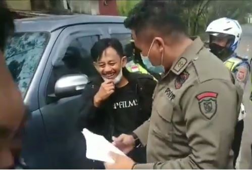 6 Momen Epy Kusnandar diperiksa polisi di pos penyekatan, tuai pujian