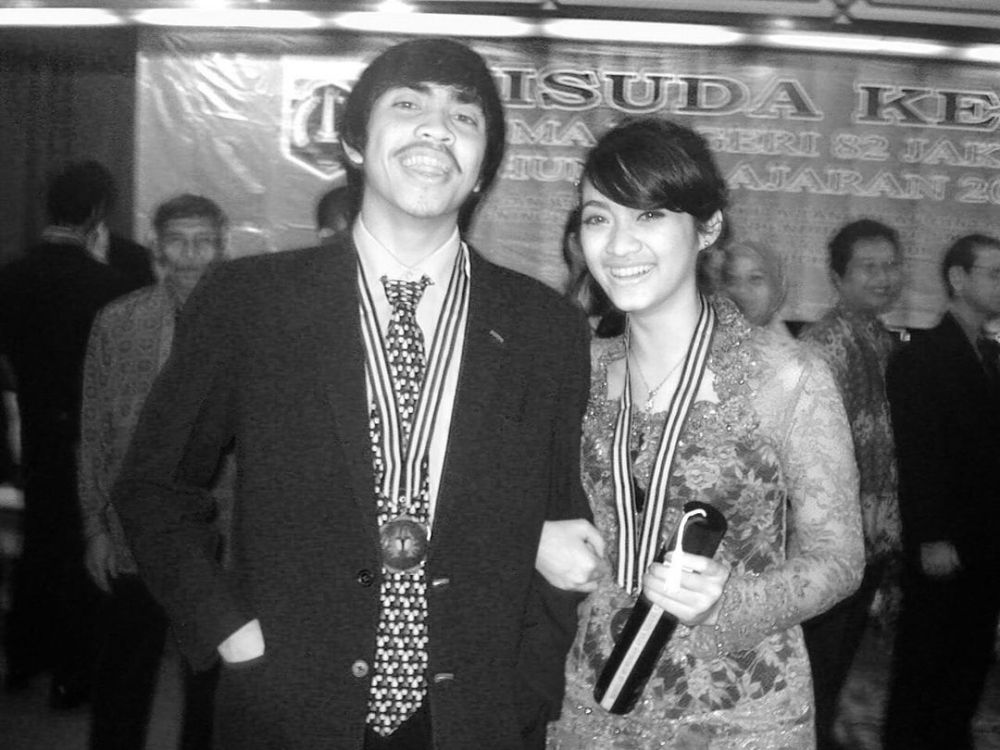 Potret lawas 7 seleb saat wisuda SMA, Ayu Ting Ting manglingi