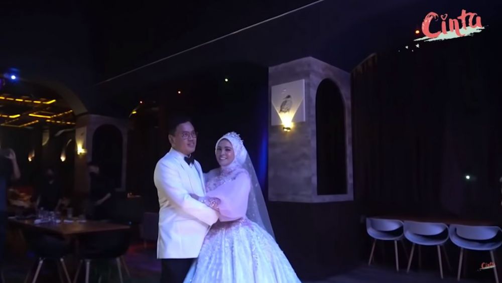 12 Momen pesta ultah pernikahan Uya Kuya dan Astrid, romantis