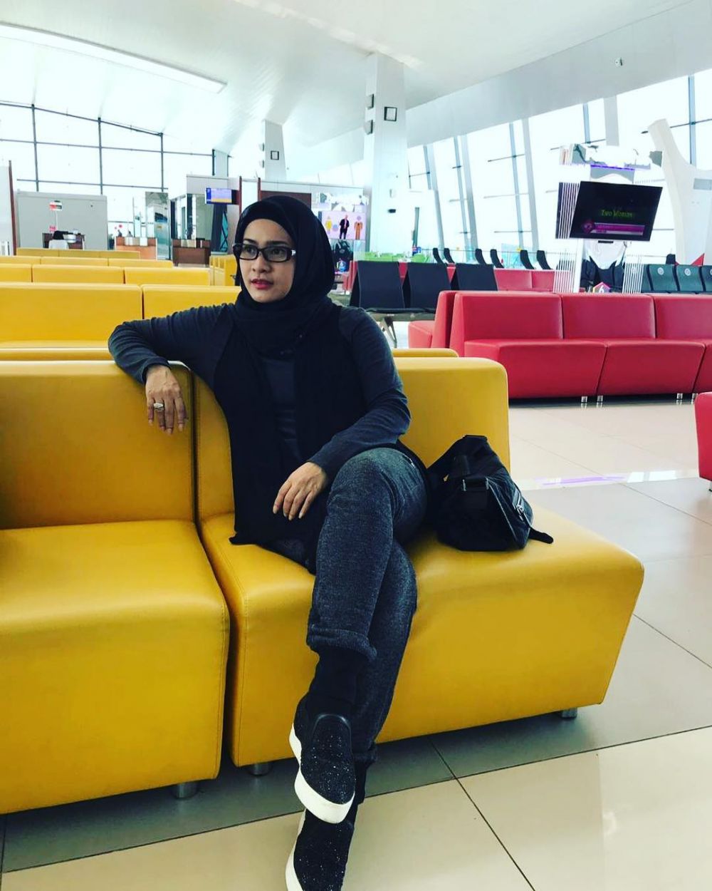 10 Inspirasi gaya outfit Ikke Nurjanah, simple dan bikin nyaman