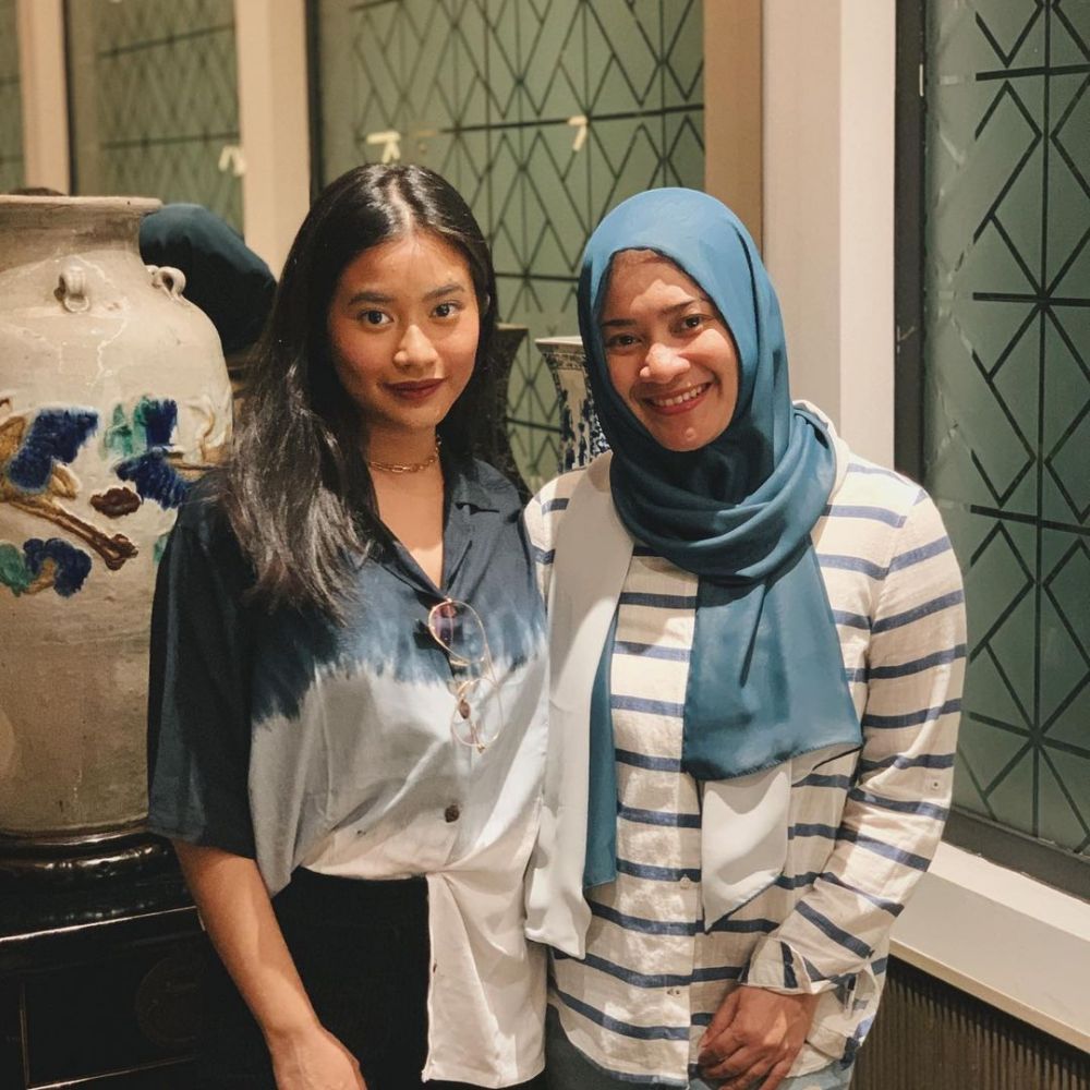 10 Inspirasi gaya outfit Ikke Nurjanah, simple dan bikin nyaman