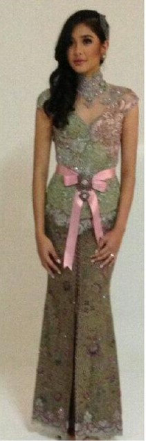 8 Potret Mikha Tambayong kenakan kebaya, anggun memesona