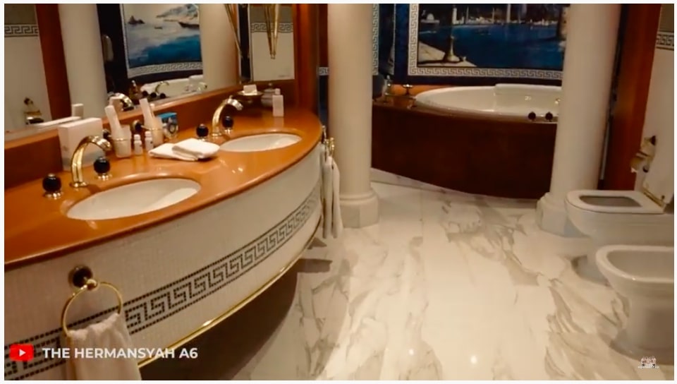 9 Momen Ashanty dan keluarga nginap di hotel bintang 7 berlapis emas