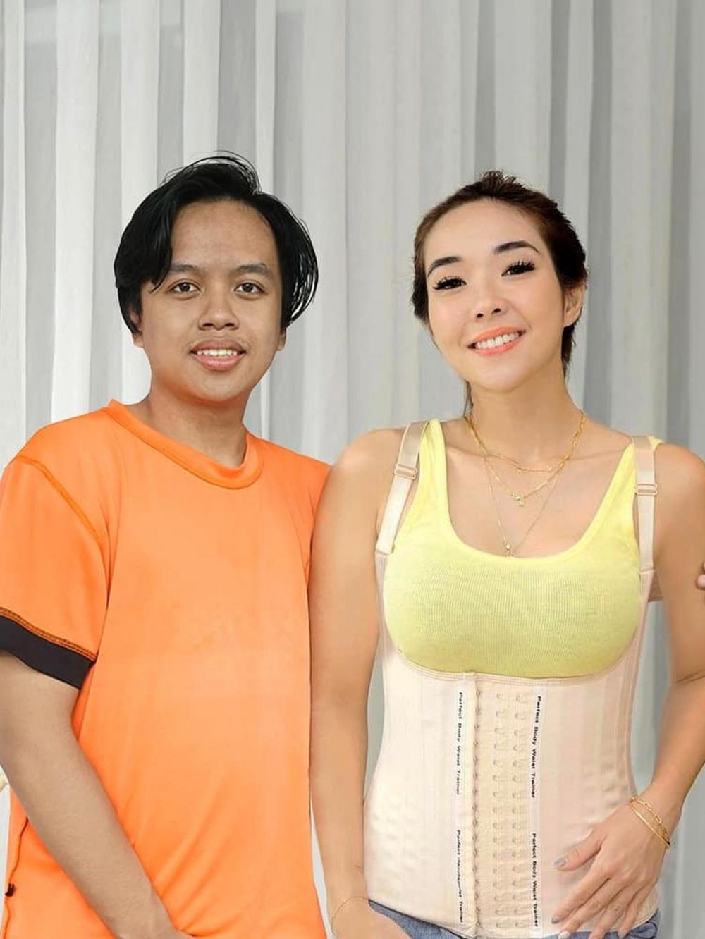 7 Editan foto pria bersama penyanyi jebolan Indonesian Idol ini kocak