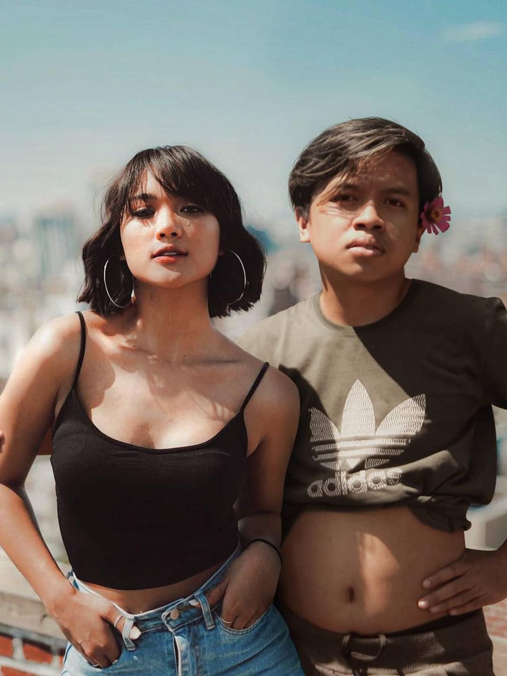 7 Editan foto pria bersama penyanyi jebolan Indonesian Idol ini kocak