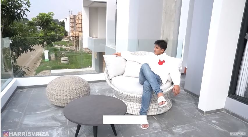 10 Penampakan rumah baru Harris Vriza, desainnya elegan abis