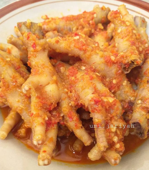 makanan dengan aneka sambal © 2021 brilio.net makanan dengan aneka sambal © 2021 brilio.net