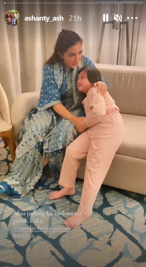 Reaksi Arsy soal Aurel keguguran, merengek minta pulang ke Indonesia