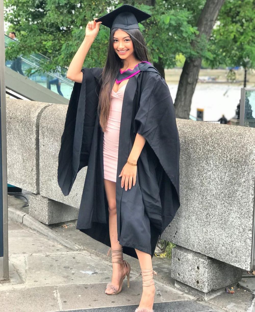 Potret wisuda 8 anak seleb Bollywood, Aryan Khan curi perhatian