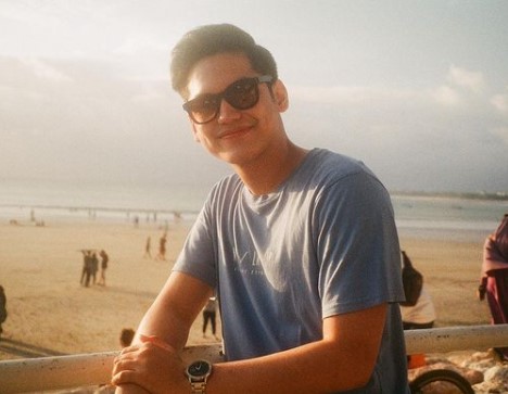 10 Potret Irzan Faiq, aktor yang jadi teman dekat Prilly Latuconsina