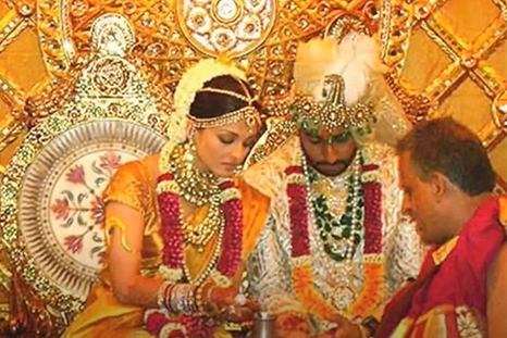 9 Gaya aktris Bollywood pakai gaun pengantin, Sonam Kapoor memukau