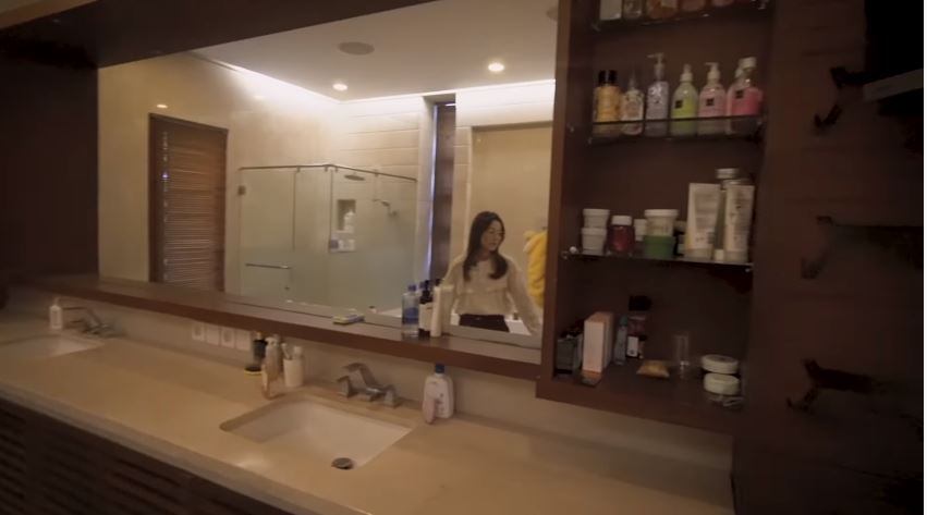 10 Penampakan kamar baru Jessica Jane, kamar mandinya luas banget