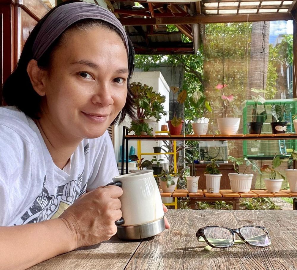 10 Potret Dian Nitami tanpa makeup, cantiknya tak luntur