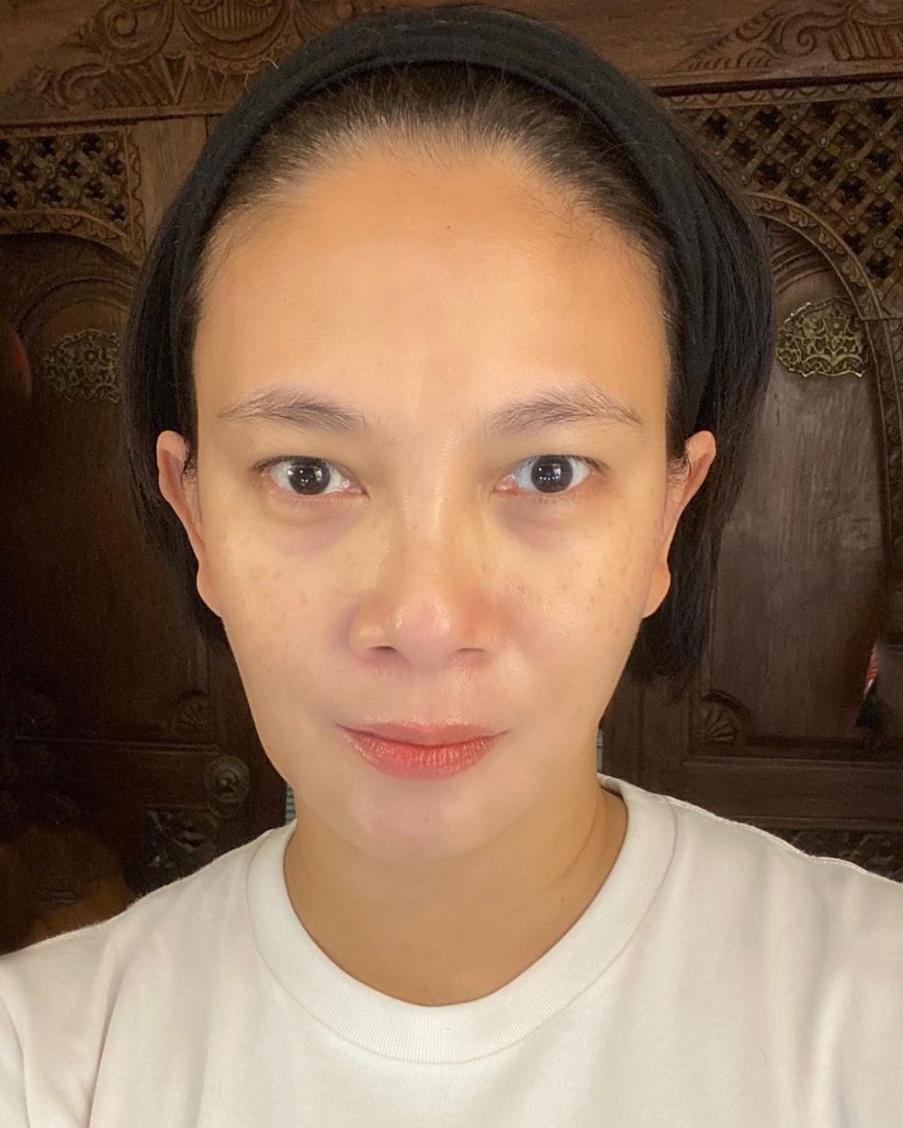 10 Potret Dian Nitami tanpa makeup, cantiknya tak luntur