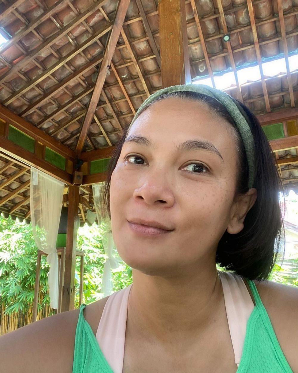 10 Potret Dian Nitami tanpa makeup, cantiknya tak luntur