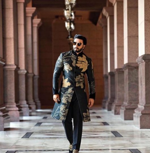 10 Gaya aktor Bollywood kenakan kurta, Ranveer Singh kece abis