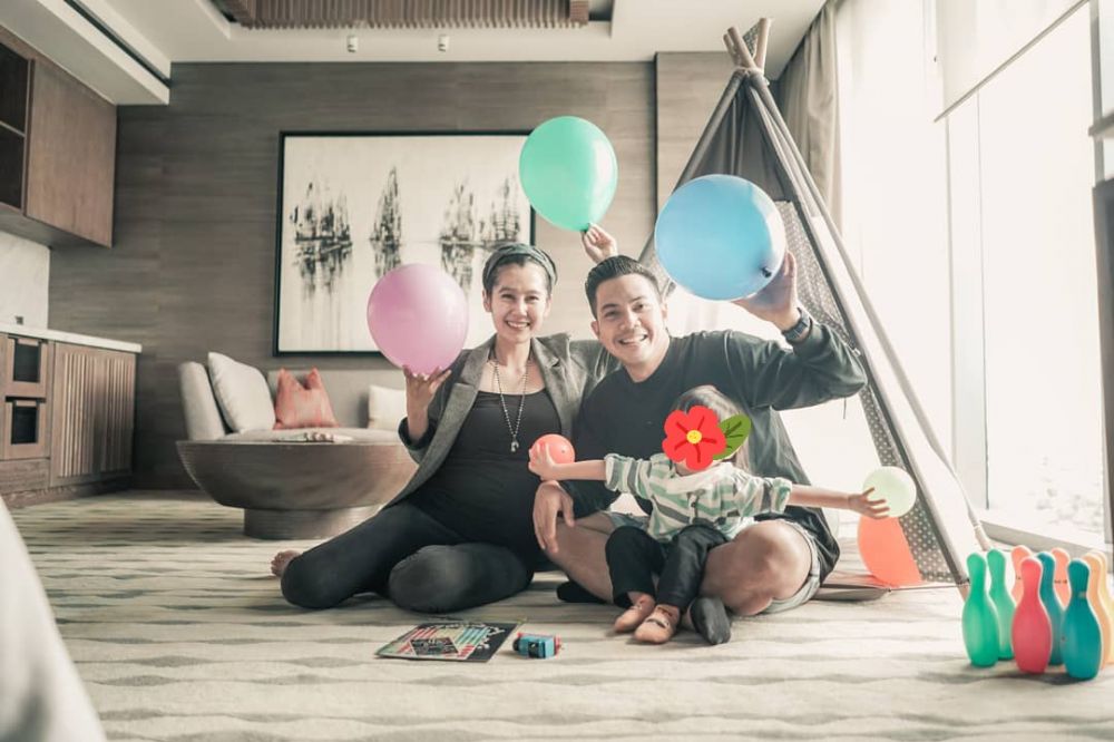 Hamil anak kedua, ini 8 potret Ardina Rasti pamer baby bump