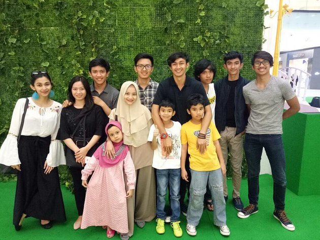 5 Momen hangat Caesar Hito dan keluarganya yang muslim, curi perhatian