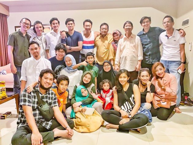 5 Momen hangat Caesar Hito dan keluarganya yang muslim, curi perhatian