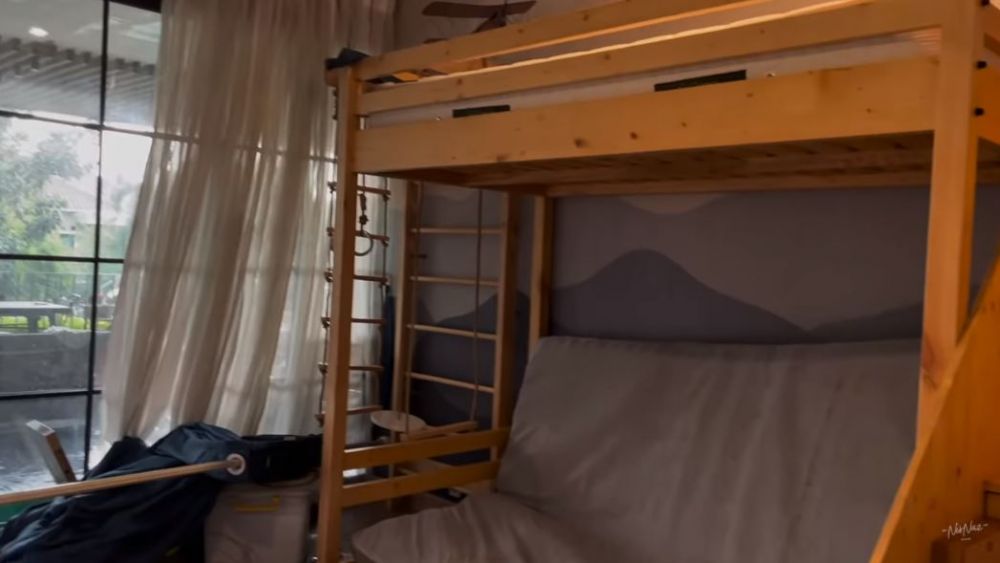 Hujan deras, ini 8 potret kondisi rumah baru Nisya Ahmad saat bocor